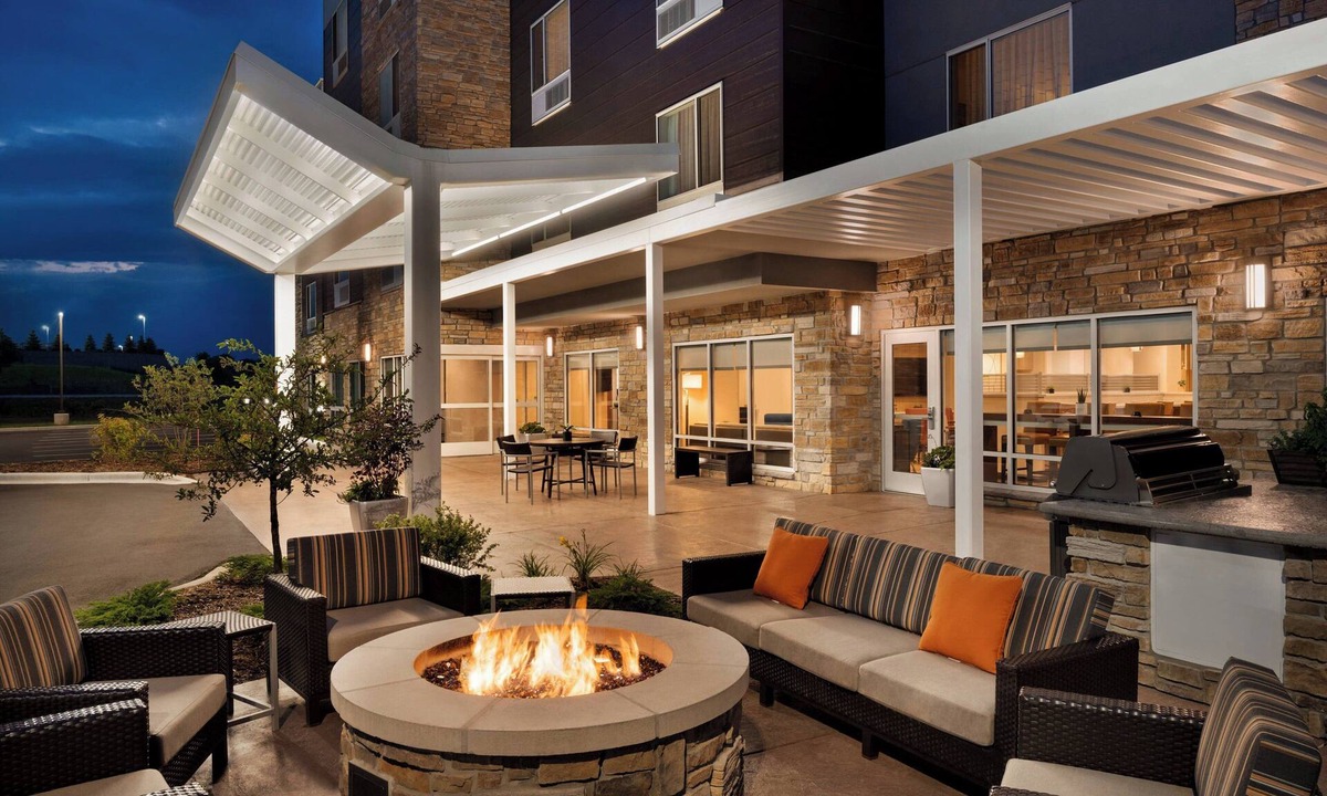 Grafton Hotel | TownePlace Suites by Marriott Milwaukee Grafton