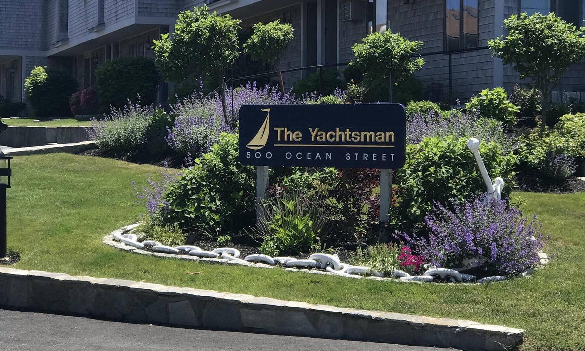 Hyannis House | Townhouse-Beach Vacation at the Yachtsman in Hyannis