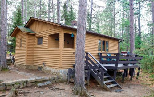Babbitt House | Traditional Cabin - Family Favorite - Parking - Smart TV - Wi-Fi CB08