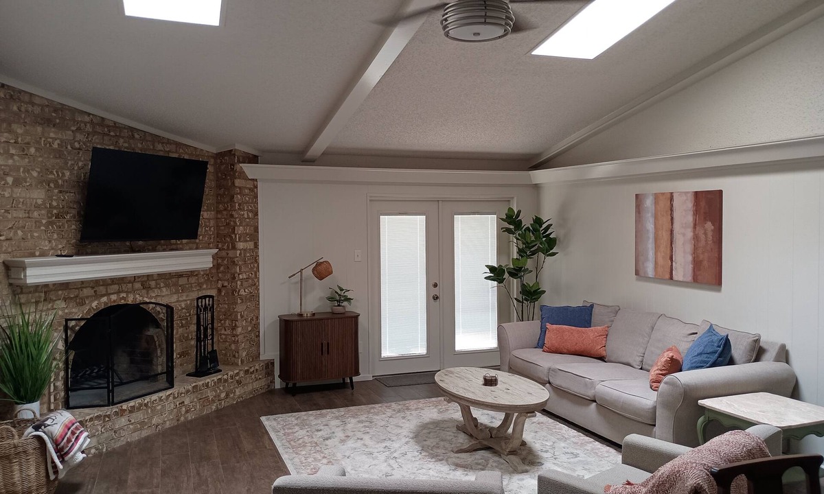 Lubbock House | Tranquil 2-bedroom next to Remington Park, conveniently close to Loop 289