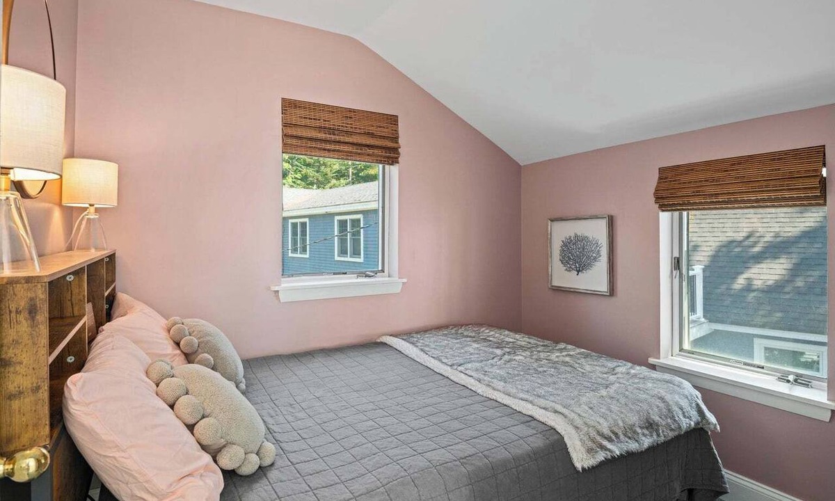 South Casco House | Tranquil 3-bedroom Lake house on Sebago Lake