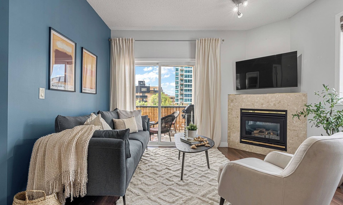 Beltline Apartment | Tranquil Coastal Colour Inspired 2Bdrm w Parking