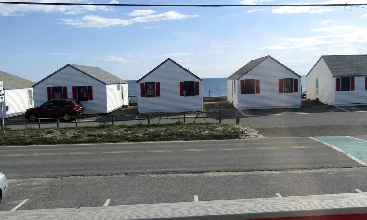 North Truro Cottage | Tranquil Oceanfront Cottage with Scenic Views in North Truro, Massachusetts