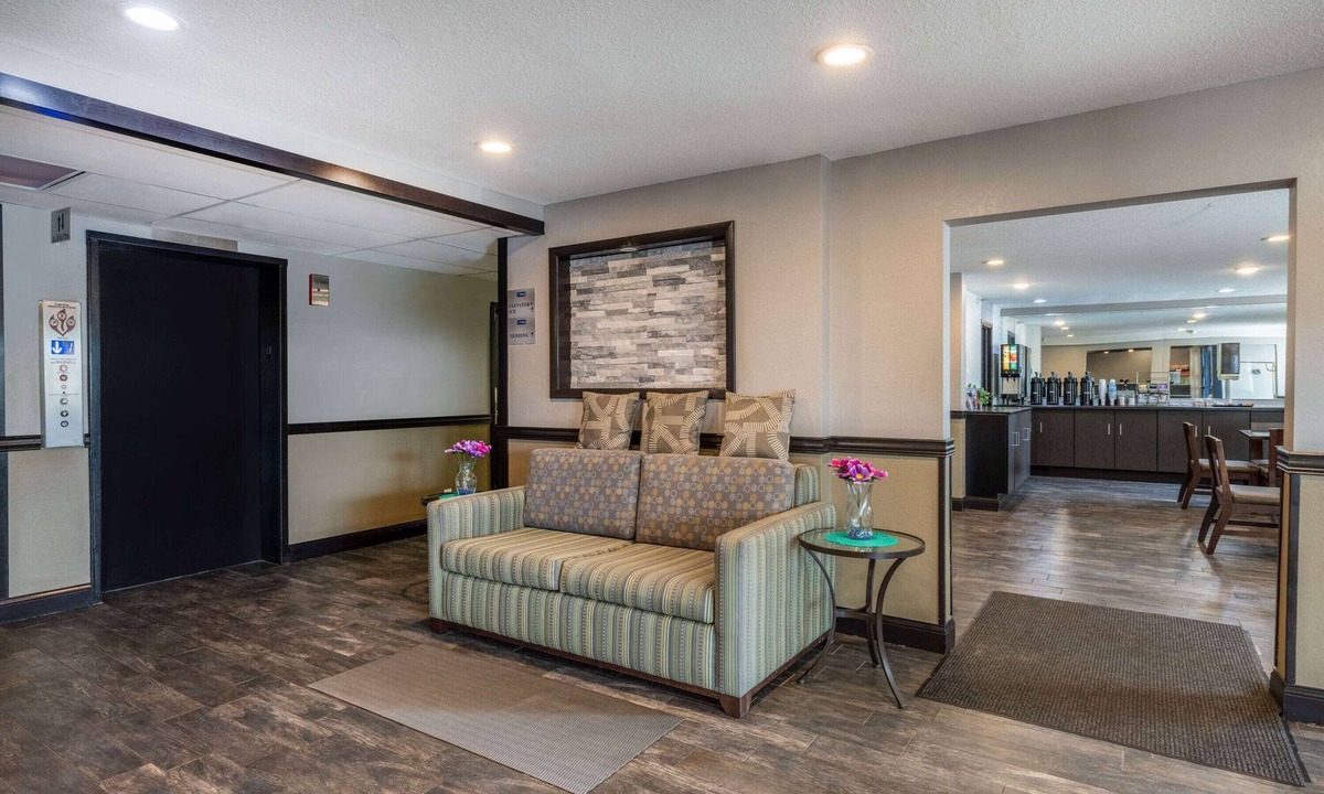 Brooklyn Center Hotel | Travelodge by Wyndham Brooklyn Center
