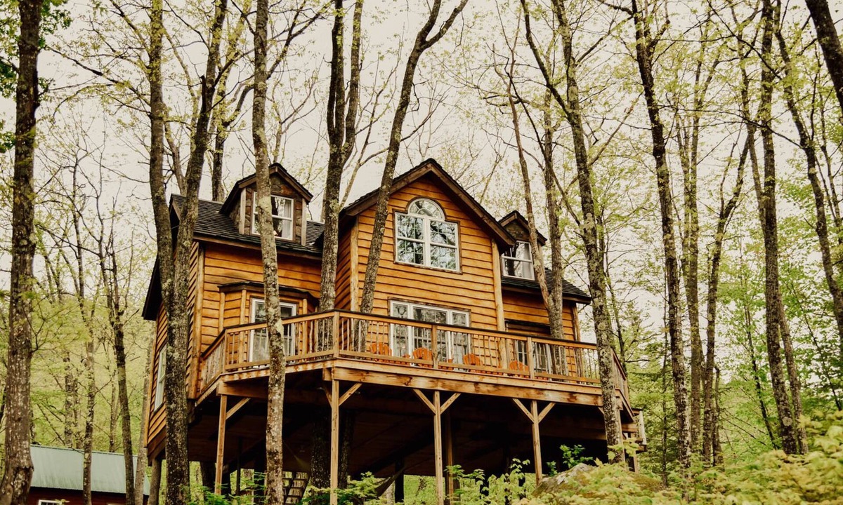 Stoneham House | Treehouse in Maine woods- The Grand Oak