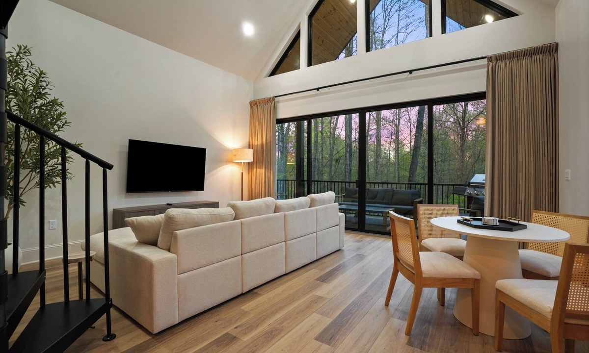 McArthur Cabin | Treetop Windows · Hot Tub · Forest Views | Luxe