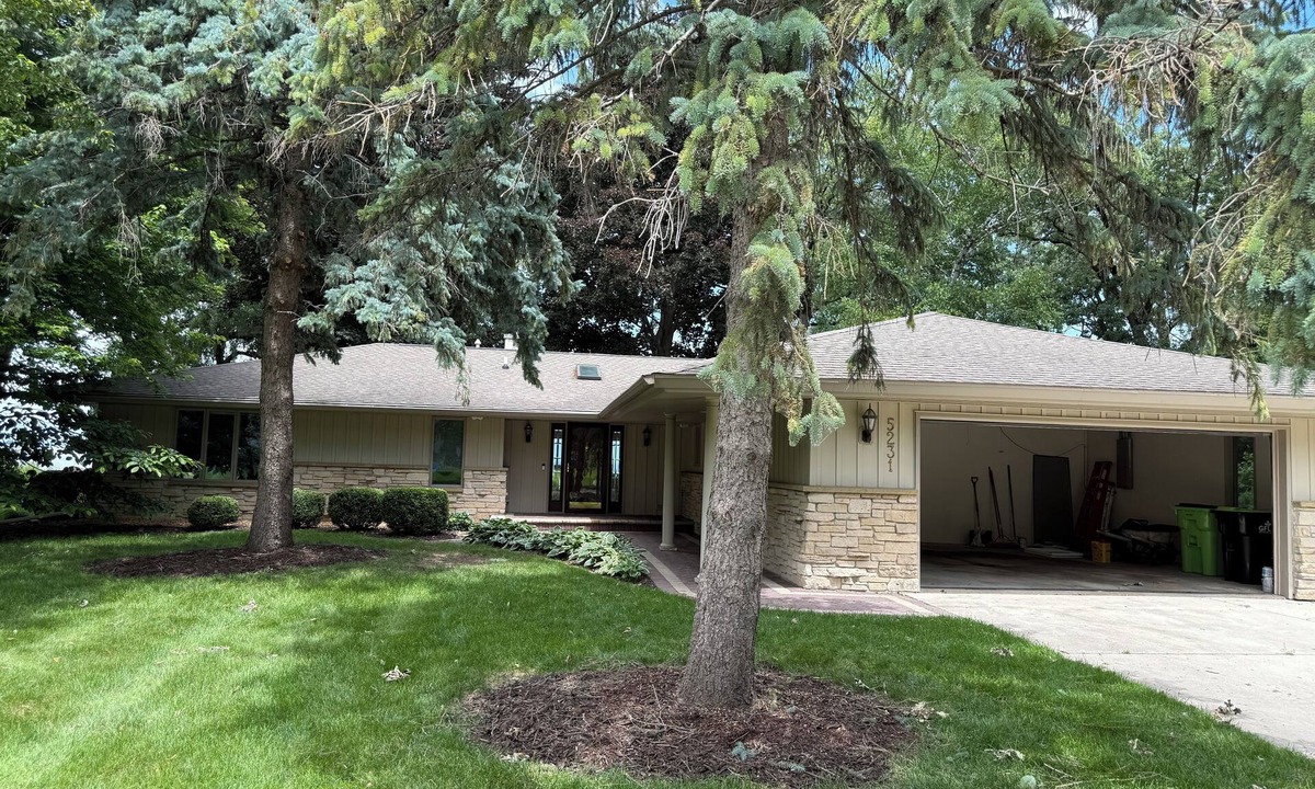Fond du Lac House | Tremendous, peaceful 2-bedroom house with AC in Fond du Lac on lake Winnebago.