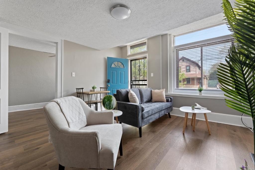 Detroit - Shoreway Apartment | Trendy Ohio City Parking Wifi Mins to DT