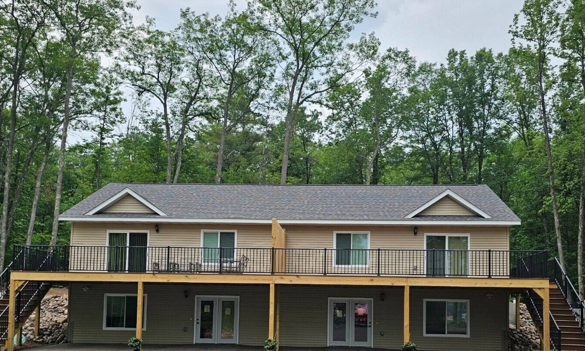 Hayward House | TRI Lake Duplex Side B Unit 2 (Winter Special!)