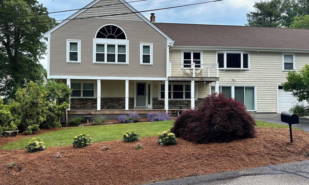 Saunderstown House | Trident Shores - Lake Views - Hot Tub - Sleeps 16