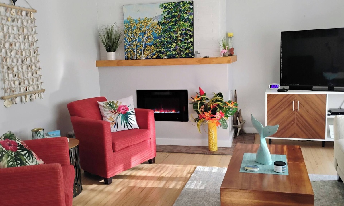 Grand Haven House | Tropical Vibe Ranch Home - Minutes to beach & downtown,relax in the backyard