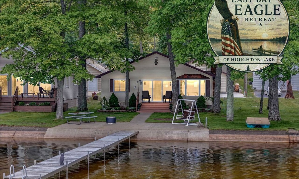 Prudenville House | True Houghton Lakefront | Intimate Family Retreat