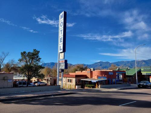 Central Colorado Springs Hotel | True North Motel