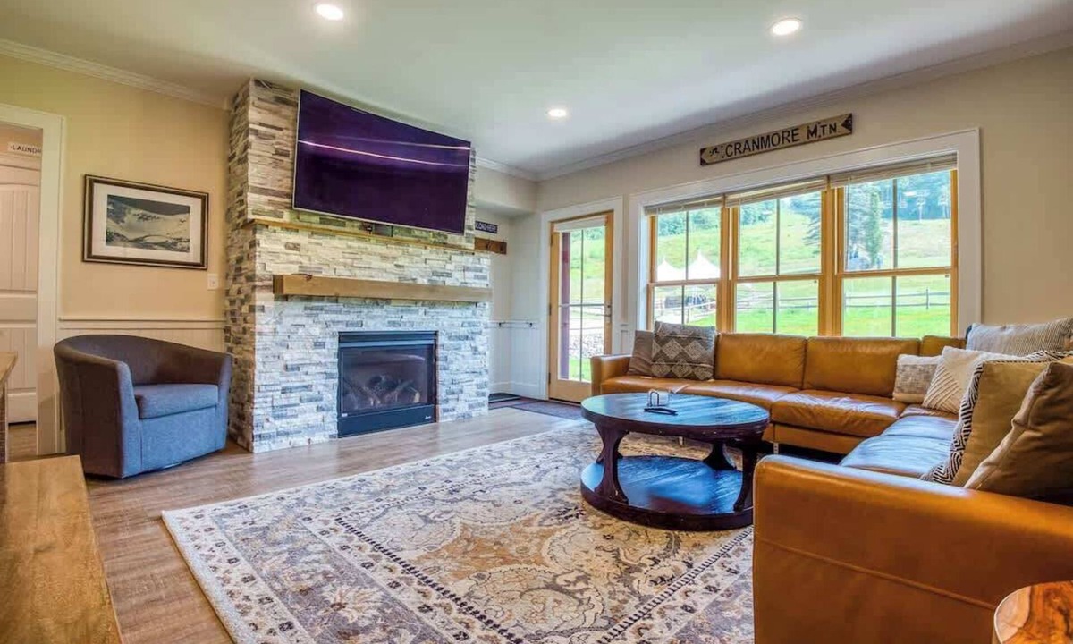 North Conway Condo | True Ski-In/Out Cranmore | Ground Floor Slopeside