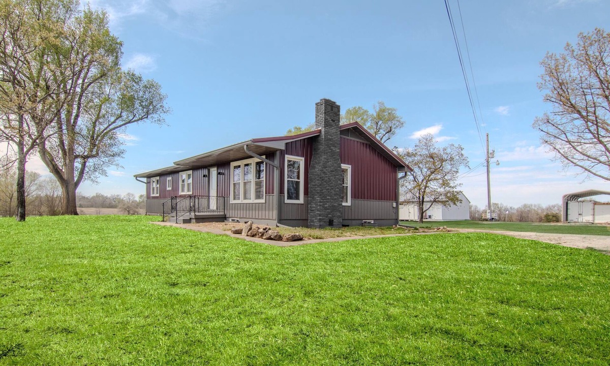 Clinton Other | Truman Lake Country Home: Circle Drive for Boats/Trailers & Family Friendly