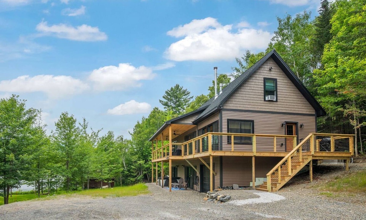 Rangeley House | Tuckamore | Private Waterfront on Beaver Mountain Lake | Hot Tub