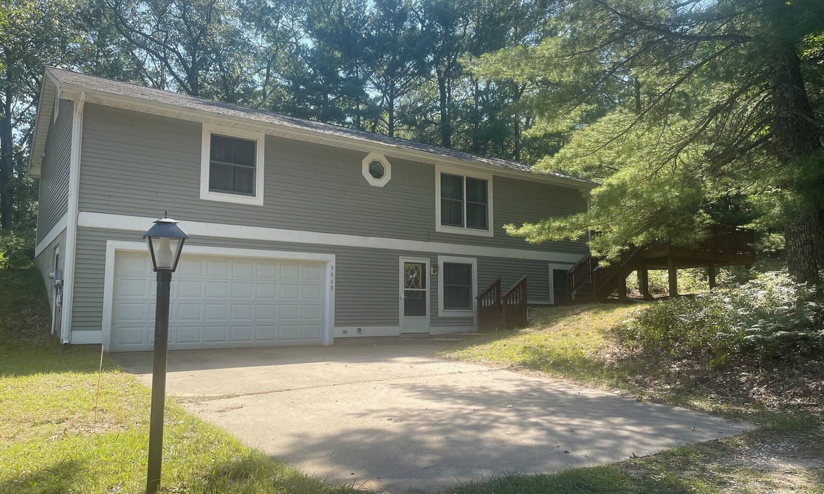 Pentwater House | Tween Town N' Water 3 bedroom, 3 bath home near Pentwater