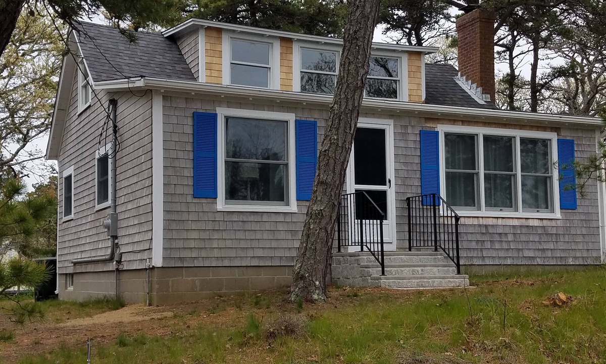 West Chatham House | TWO BEDROOM PET FRIENDLY COTTAGE - 1/4 MILE TO RIDGEVALE BEACH