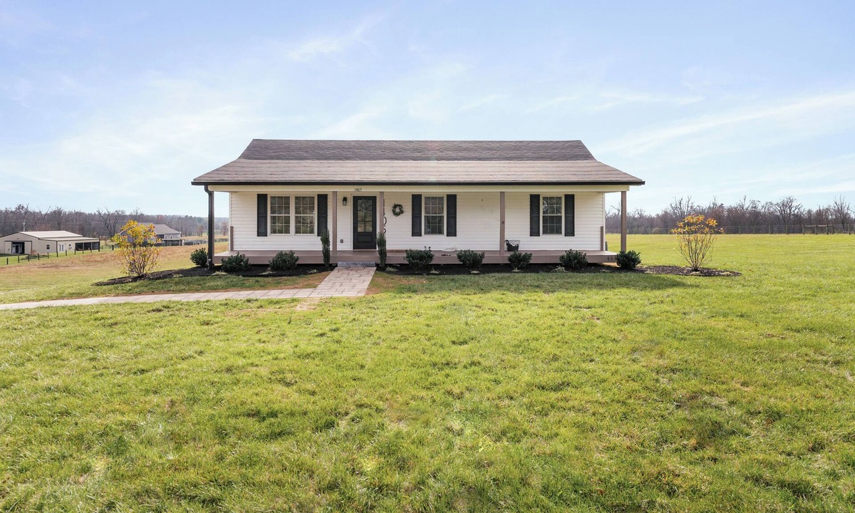 Shelbyville House | Two Hot Tubs, Pet Friendly, BBQ, Theatre Room