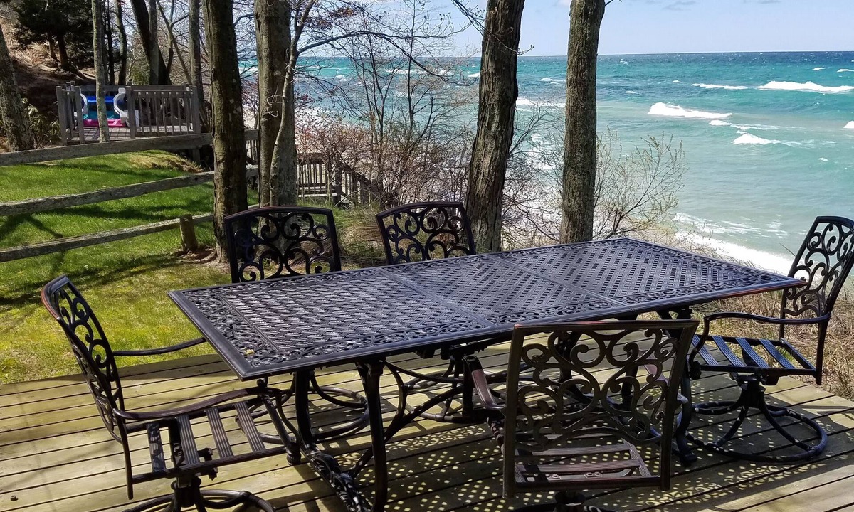 Manistee House | Two JULY Cancellations! ! Book Now!