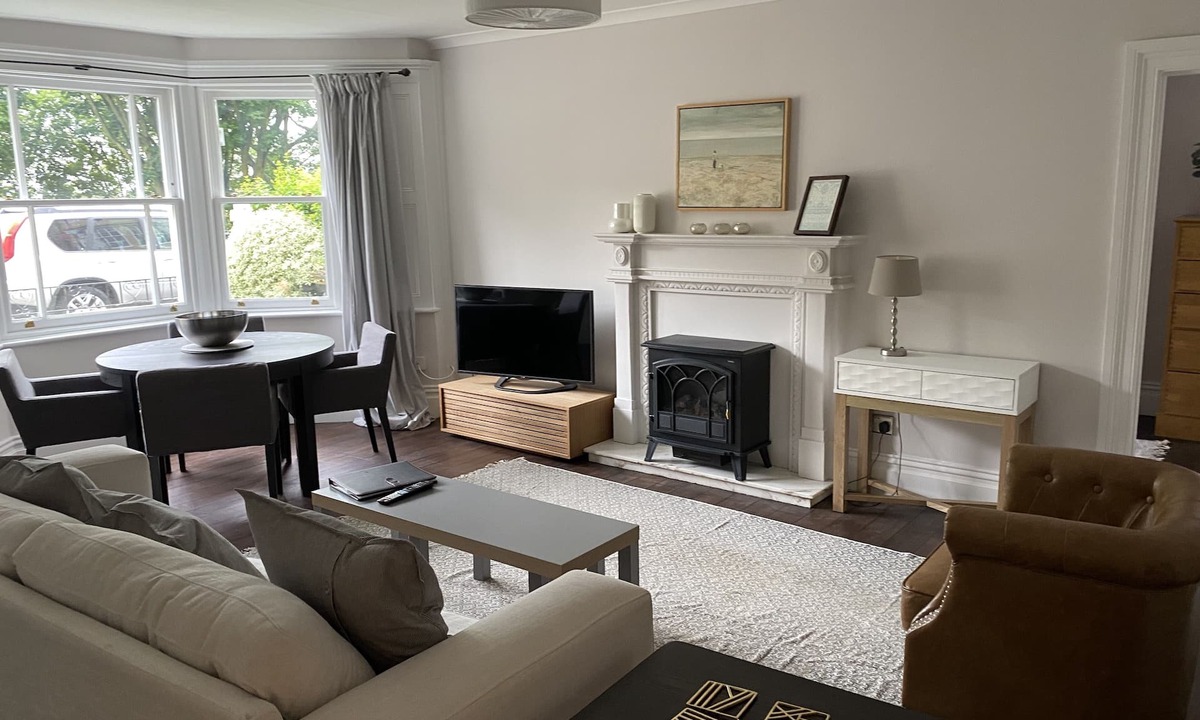 Tynemouth Apartment | Tynemouth apartment in superb location overlooking the river. Dog friendly