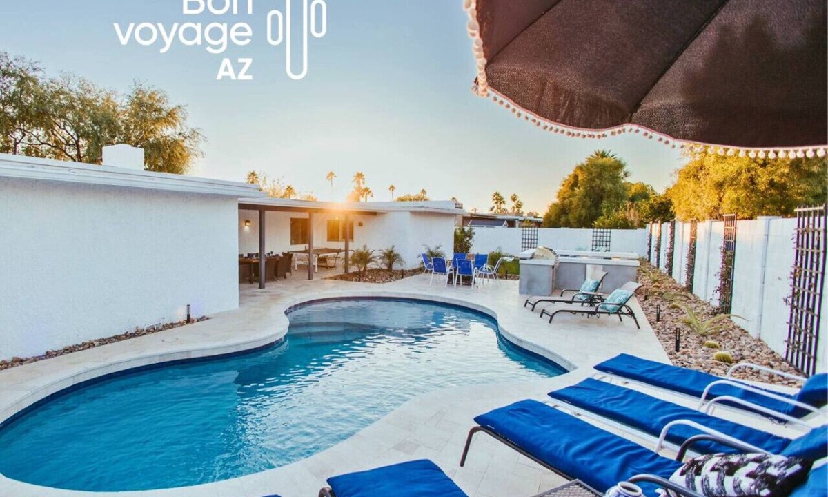 Raskin Estates House | Ultimate Backyard Retreat | Heated Pool/BBQ/Games