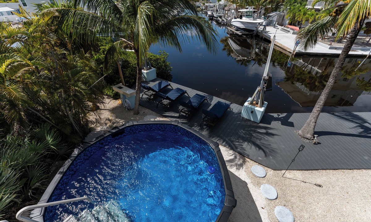 Sexton Cove Estates House | Ultimate Experience W/Services, Fishing & Pool!