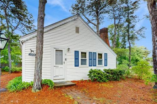 Dennis Port House | Uncle Rolfs Cozy Cottage