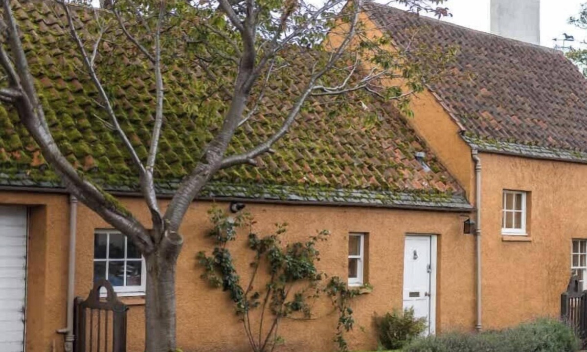 Inveresk House | Unique cosy cottage with stunning gardens & private front door