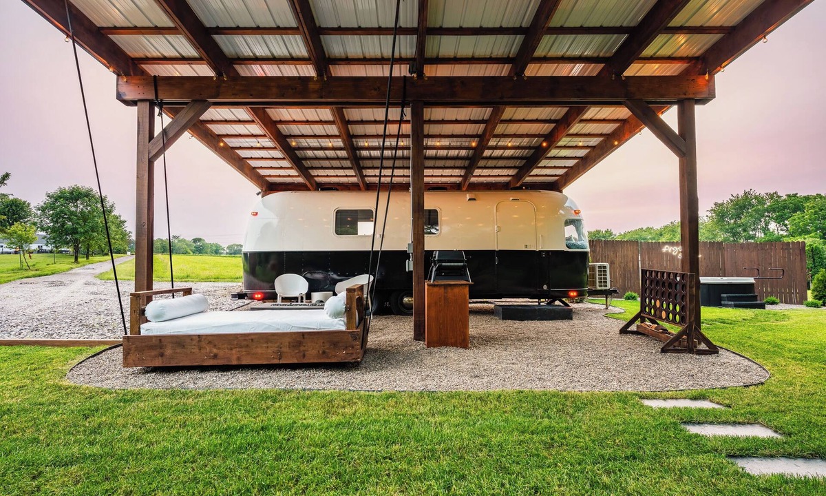 Dundee House | Unique Cozy Argosy Airstream with hot-tub, very private