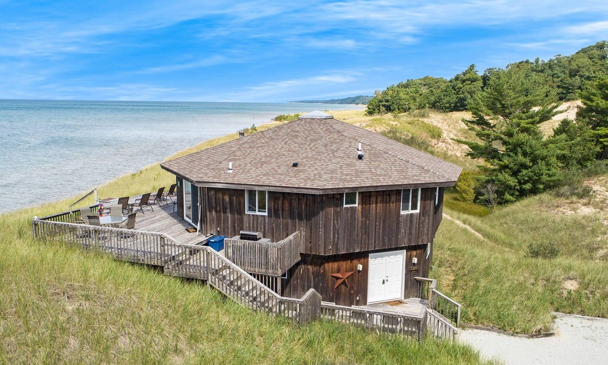 White River Township Cottage | Unique Octagon Cottage On Lake Michigan Surrounded By Dunes & A County Park!
