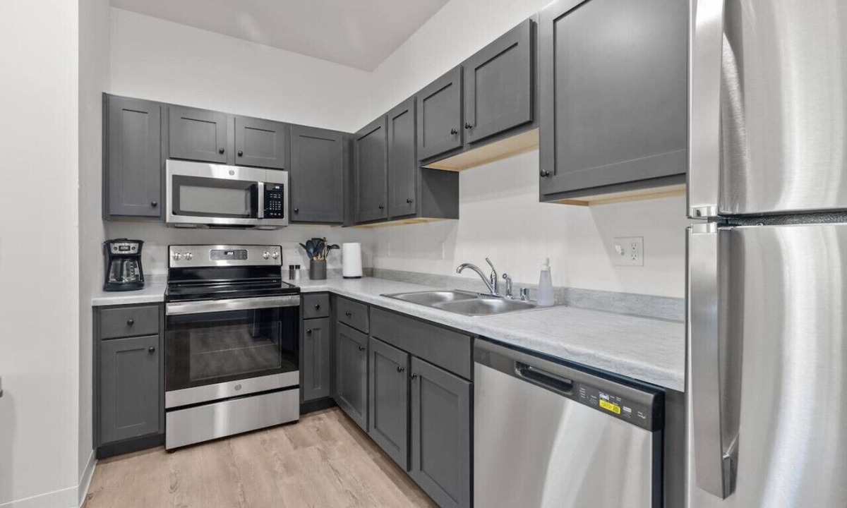 Neenah Apartment | Unit 23 at Fox Flats (1 Bed/Garage/Washer & Dryer)