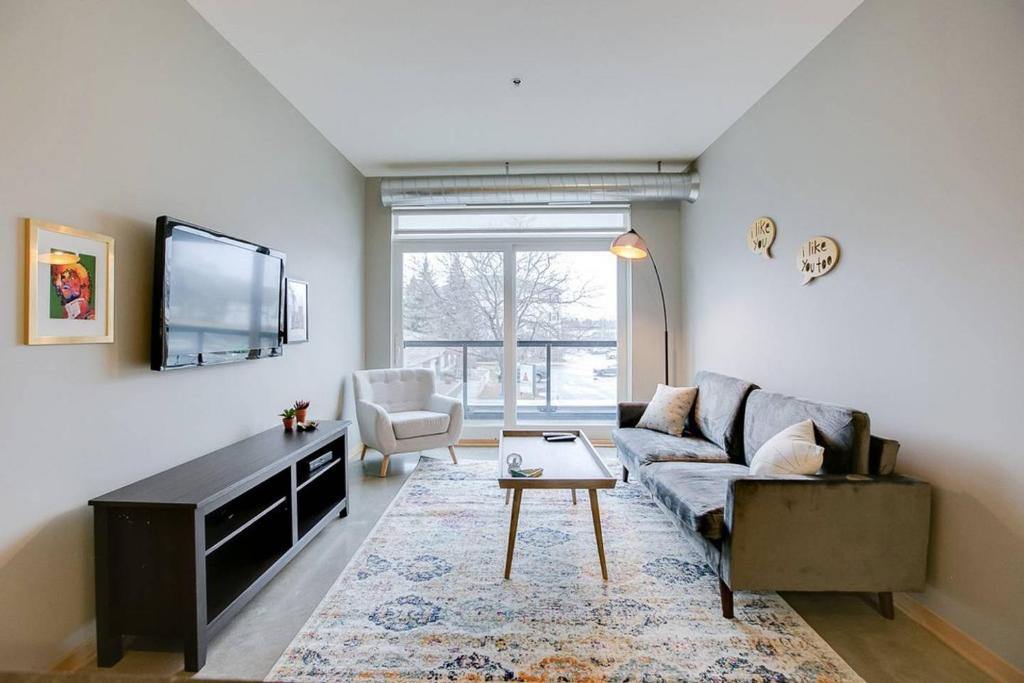 Prospect Park Apartment | University Retreat + Amenitized Building