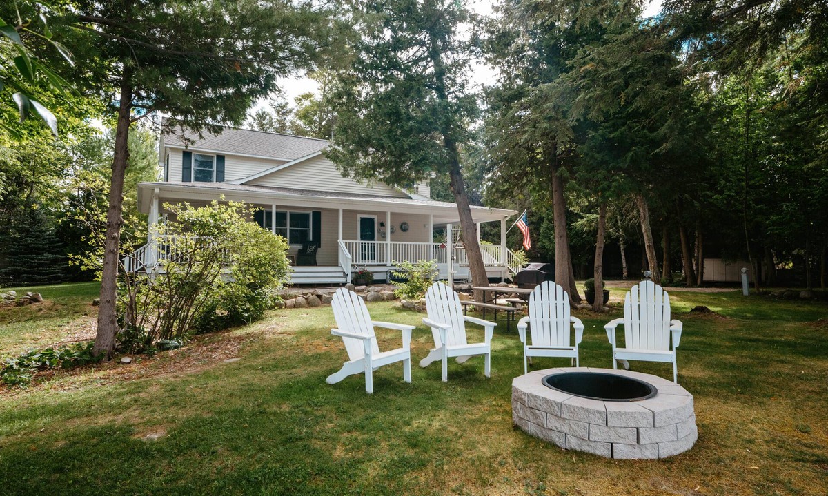 Traverse City House | Unwind and Discover Pure Bliss at Our Lakefront Retreat in Traverse City
