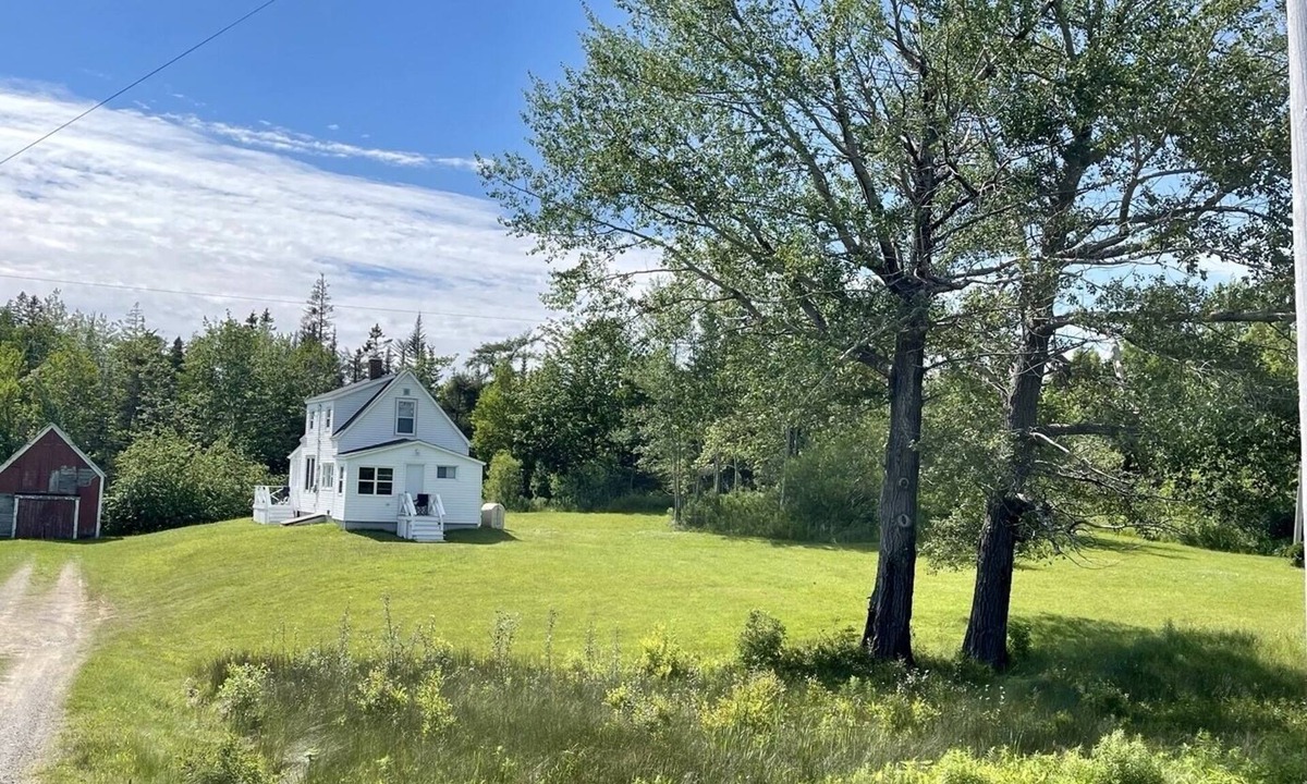 Cape Breton Island House | Updated 1900's School House in Central Cape Breton w/wifi and air conditioning