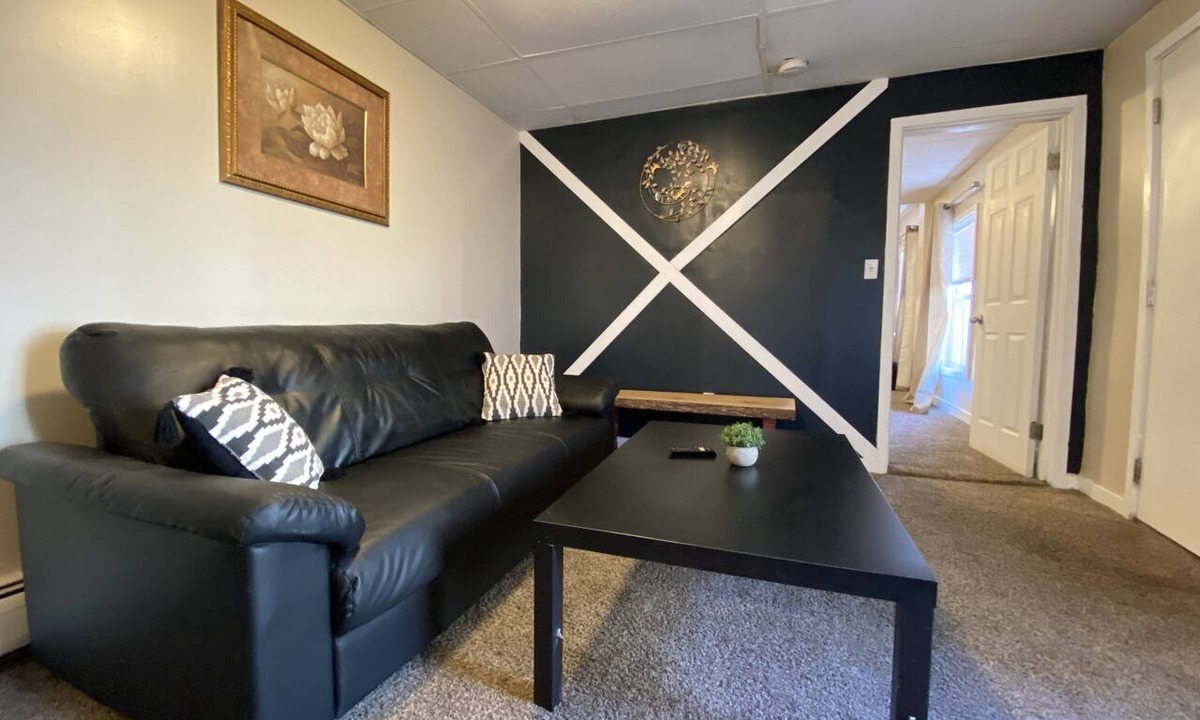 West End Apartment | Updated 2 Bedroom with Roof deck and backyard