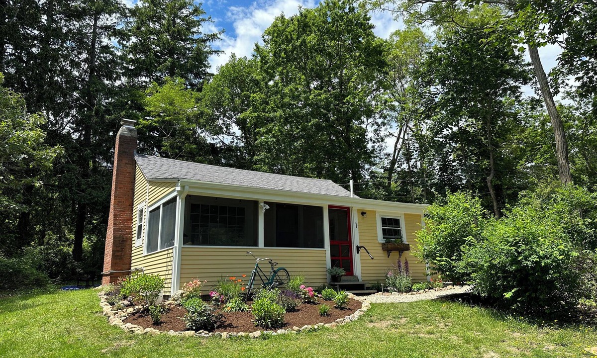 Dennis Cottage | Updated Antique Cottage Walkable to Beach, Lake & Downtown