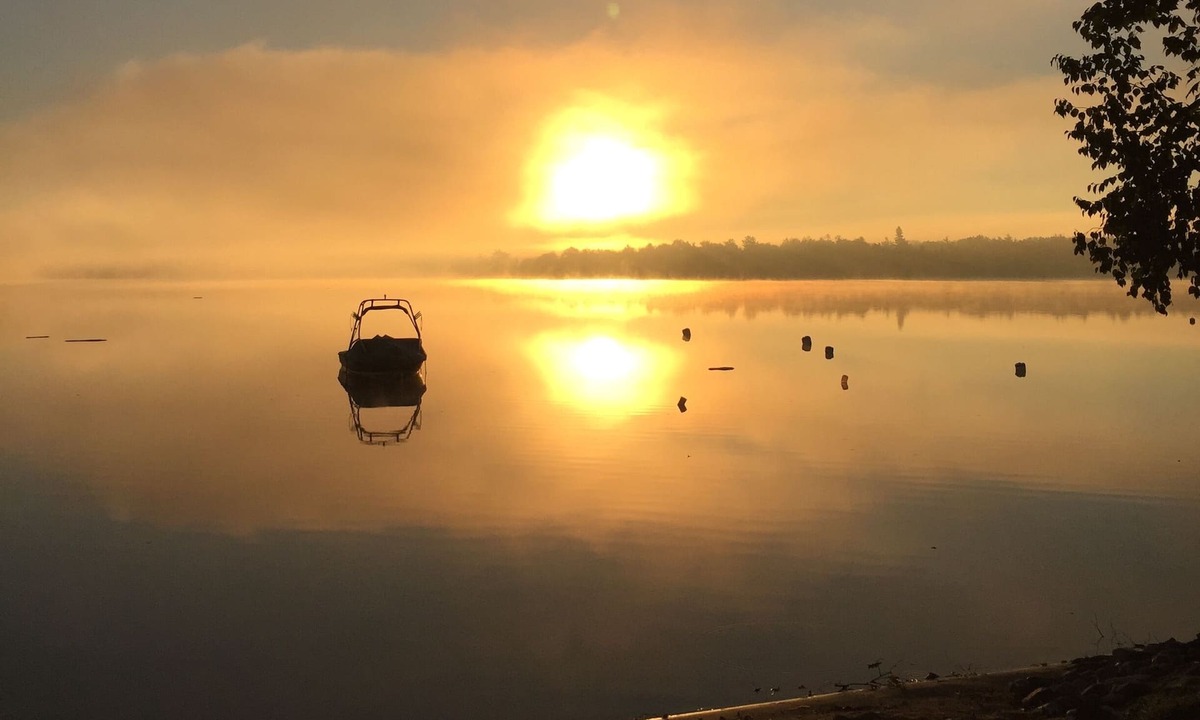 Petoskey Condo | Updated & clean, popular Lakeside Club spot