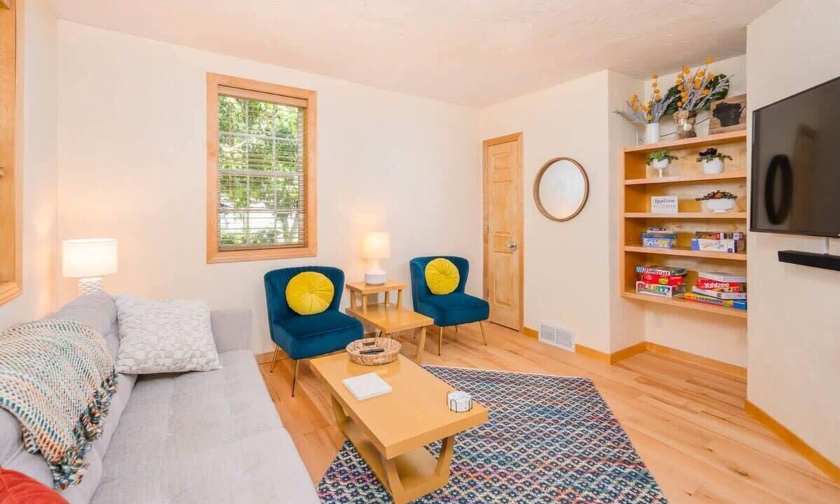 Appleton House | Updated Downtown Home w/Garage & WiFi