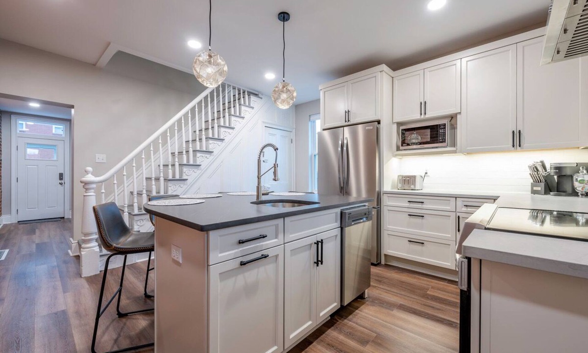 South Side Flats House | Updated Townhome in South Side