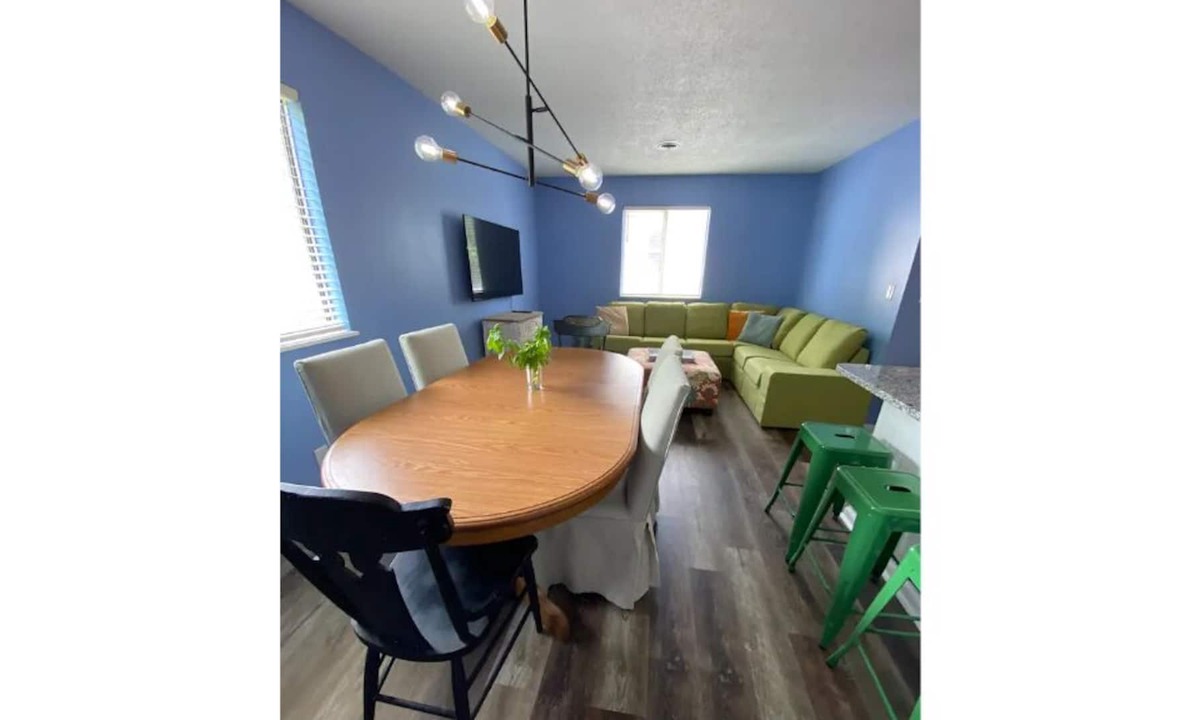 Athens Condo | Uptown 3-Bdrm Apt, Brand New Remodel (Upper Unit)