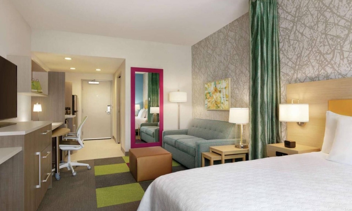 Williamsville Hotel | Urban Oasis! FREE Breakfast and Parking, Pets Allowed, Onsite Pool!