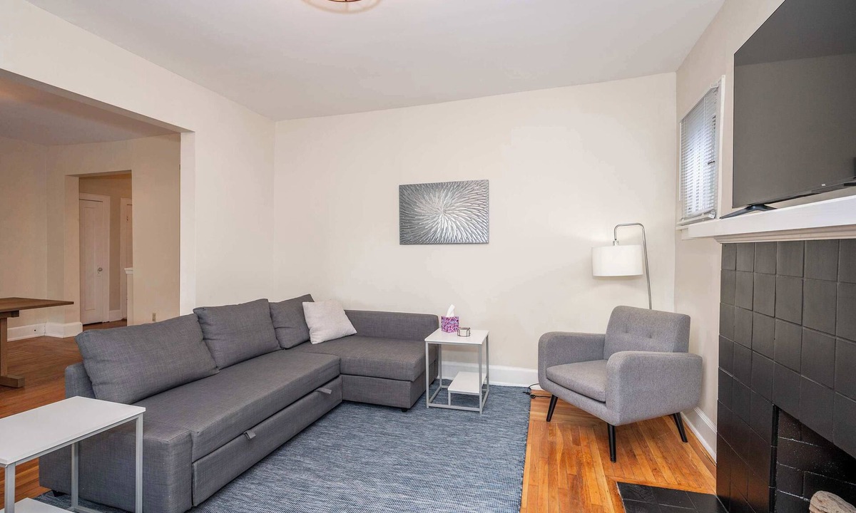 Walnut Hills Apartment | Urban Retreat – Walnut Hills!