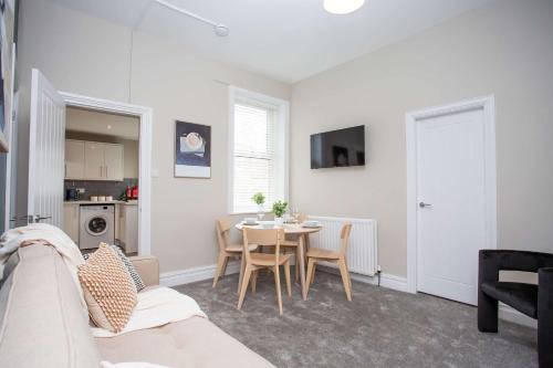 Heaton Apartment | Vacant Nests Cozy Central apartment Free Wi-Fi