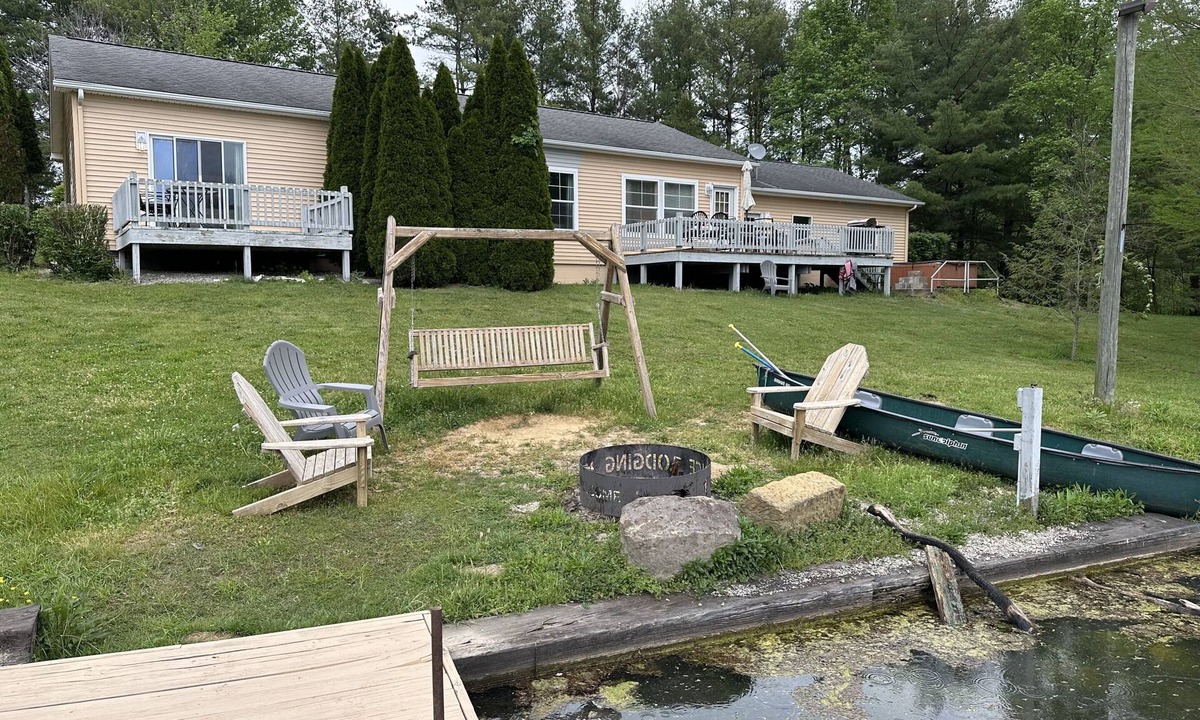 Albany Cottage | Vacation Rental Pet Friendly w/Hot Tub Lakeview near Athens & Hocking Hills