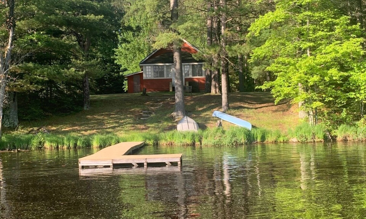 Phelps Cabin | Vintage Cabin on small Private Lake