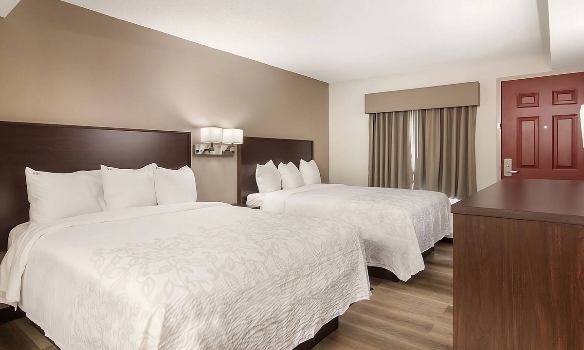 Erie Hotel | Visit Erie Historic Landmarks! 3 Budget-friendly Units, Comes with FREE Parking!