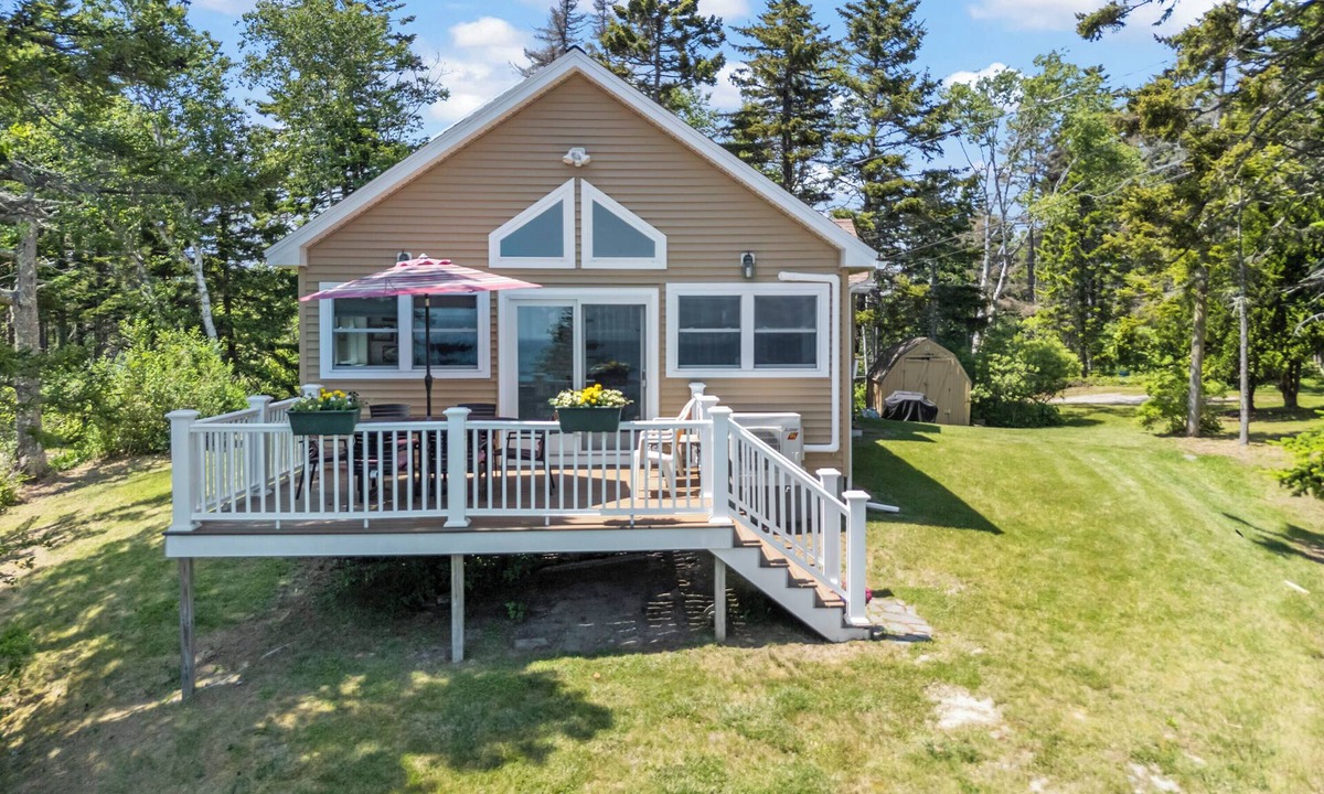 Bailey Island House | Wake to spectacular easterly ocean views and unforgettable Atlantic sunrises.
