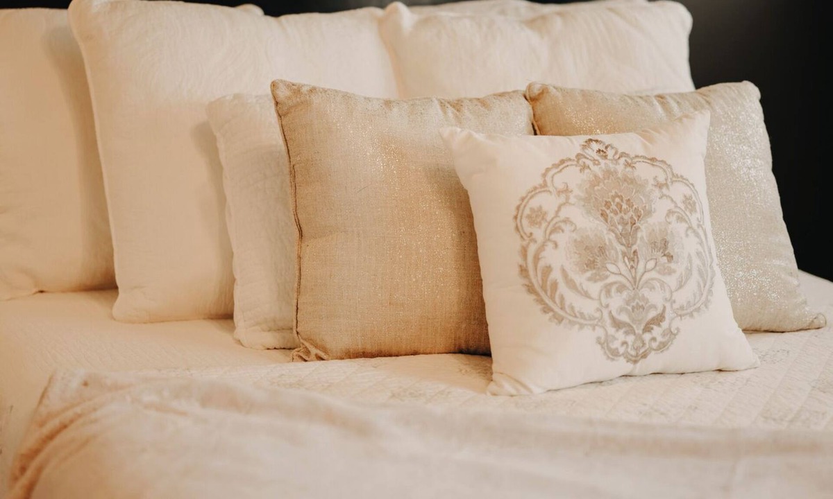 Elizabethtown Apartment | Wake Up on a Real Ranch - The Bunkhouse - Elizabethtown KY