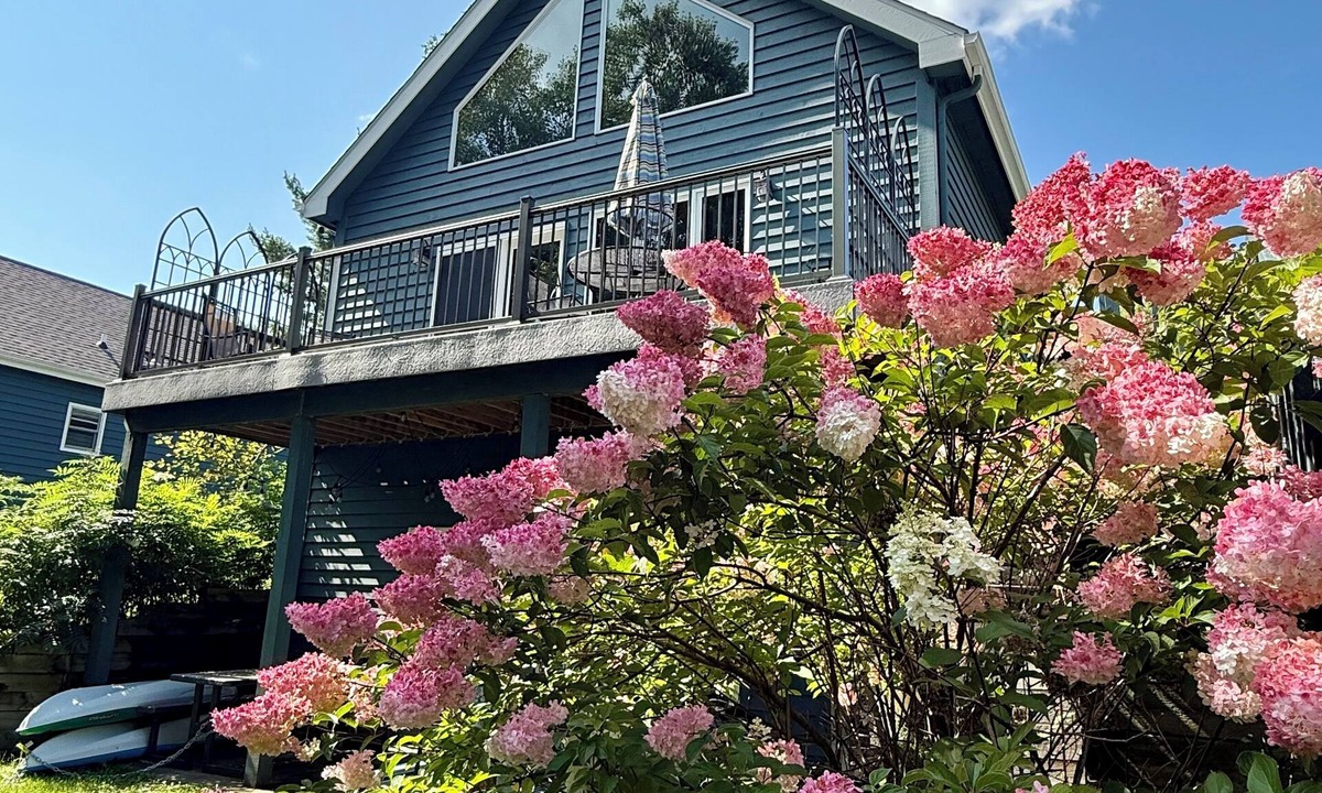 Biwabik Ski Chalet | WALDEN HAUS -Lakefront Chalet- Dog Friendly & Breakfast-Golf-Bike-Hike-Swim-Ski